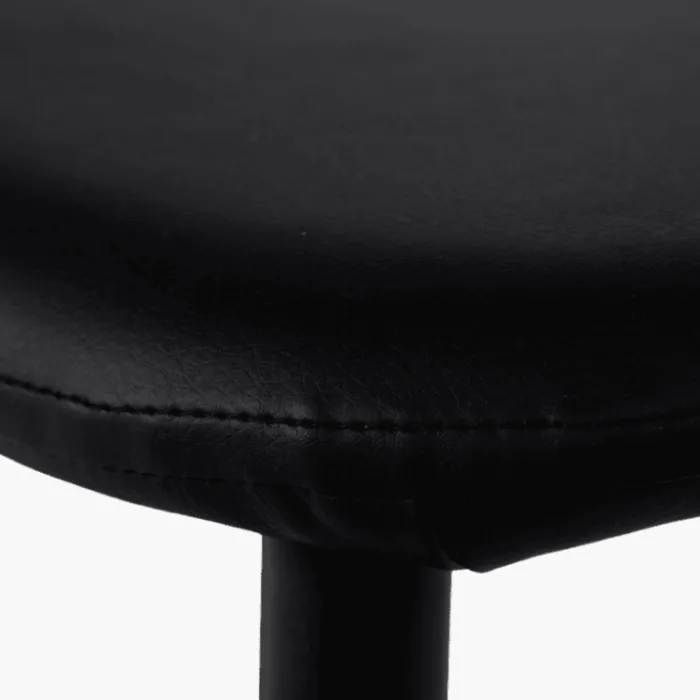 Chaise Mia en pu noir